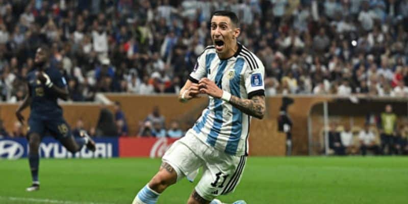 Ngoài đời, cầu thủ này còn có mối quan hệ rất thân thiết cùng Messi