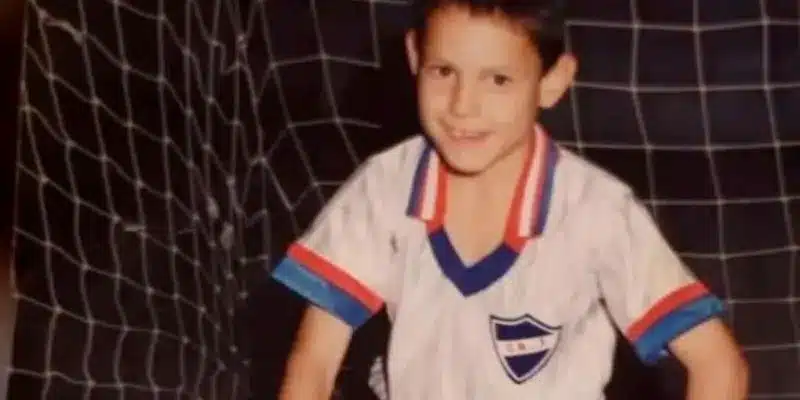 Edinson Cavani đã thể hiện tài năng bóng đá từ bé